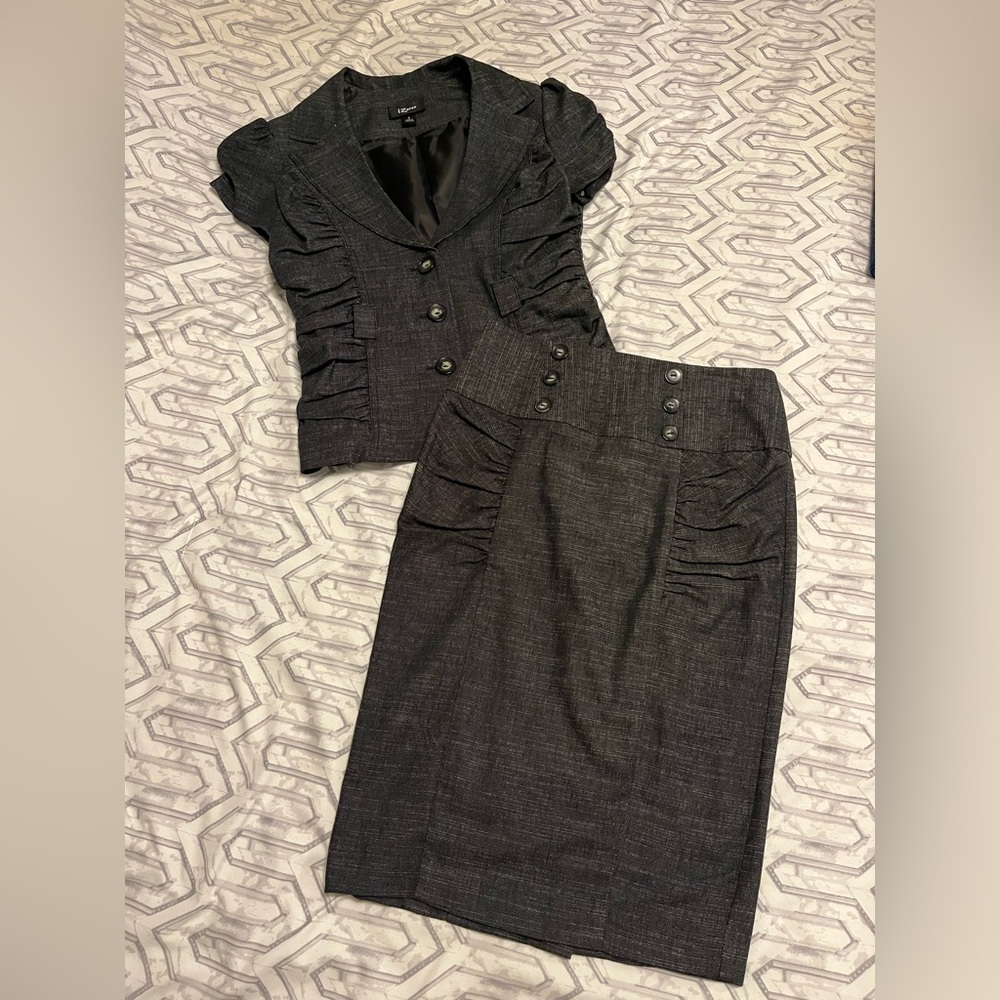 Juniors jacket and pencil skirt set. Jacket size S, skirt size 1.